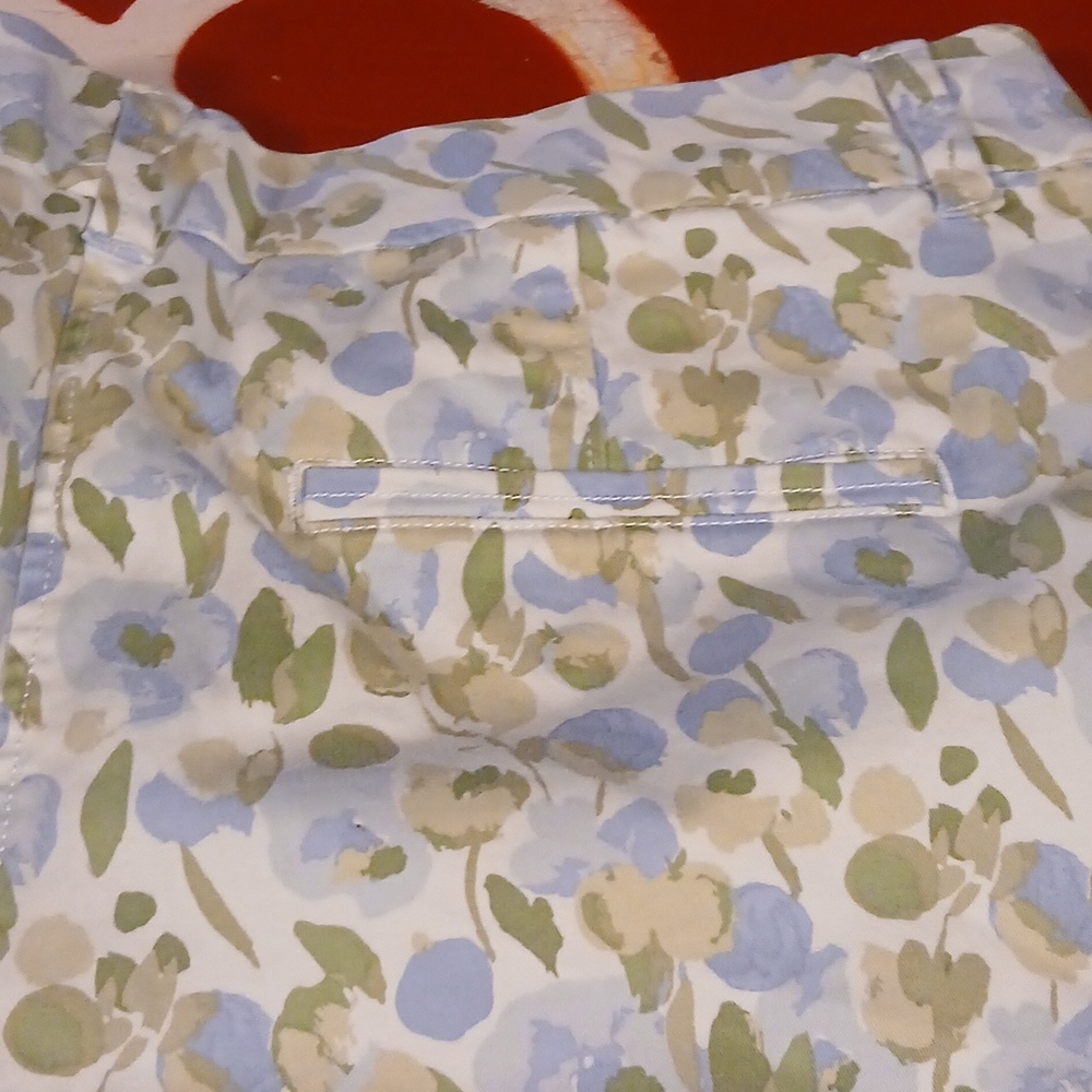 Womens Size 16 Crown & Ivy Shorts - Picture 6 of 6